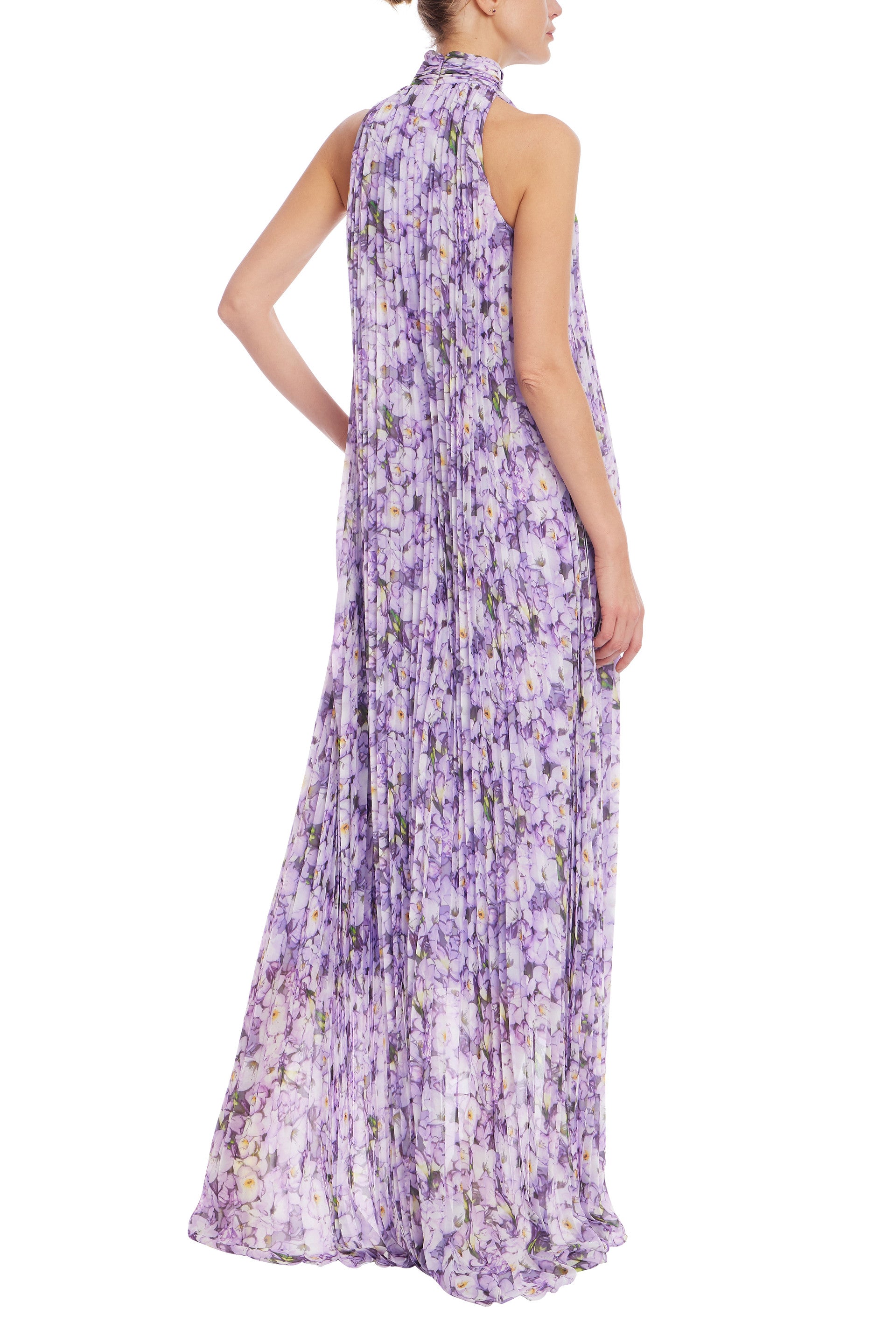Badgley Mischka Halter Neckline Keyhole Detail Sleeveless High-Low Hem Curated Brands Badgley Mischka Halter Neckline Keyhole Detail Sleeveless High-Low Hem Curated Brands
